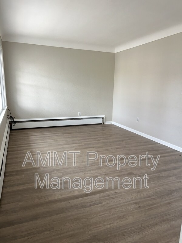 Building Photo - 2831 3rd Ave SE