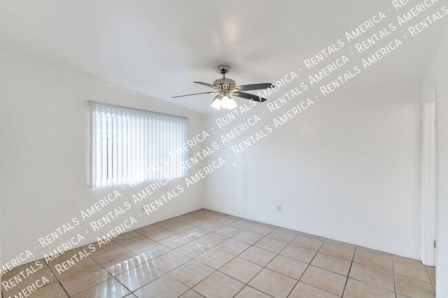 Building Photo - 803 E Holaway Dr