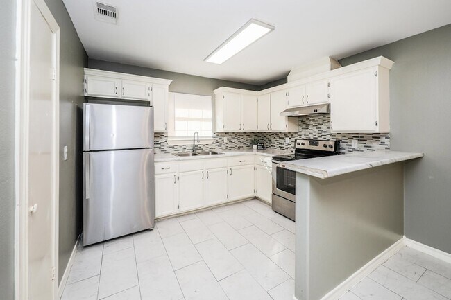 Building Photo - 205 W San Carlos St