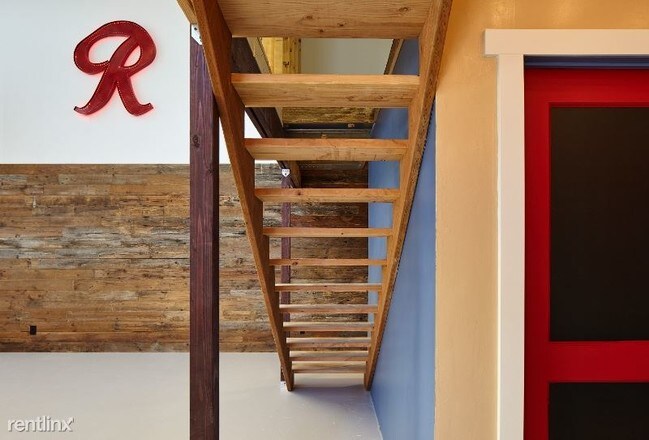 Building Photo - 3150 Airport Way S