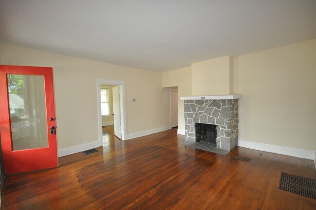 Building Photo - 1080 Duncan Ave