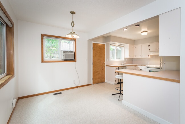 Building Photo - 3387 SE 10th Ave