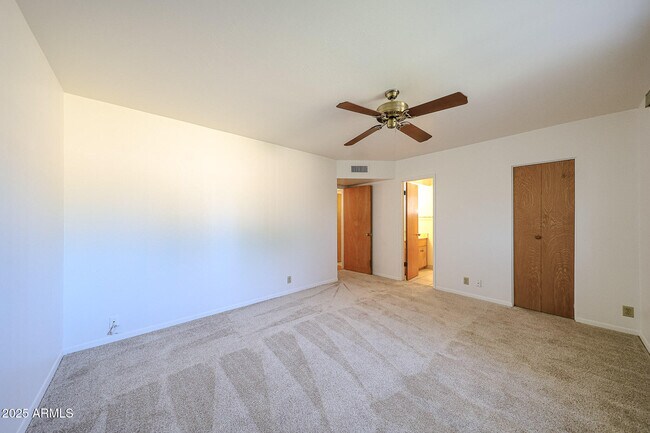 Building Photo - 2324 West Myrtle Ave