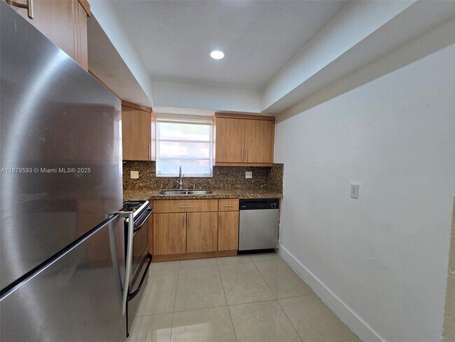 Building Photo - 7520 SW 82nd St