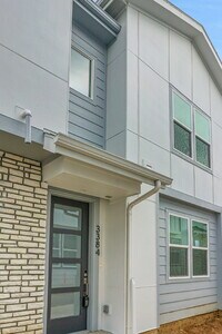 Building Photo - $2,350- 3 Bed 2.5 Bath Townhome in CO Spri...