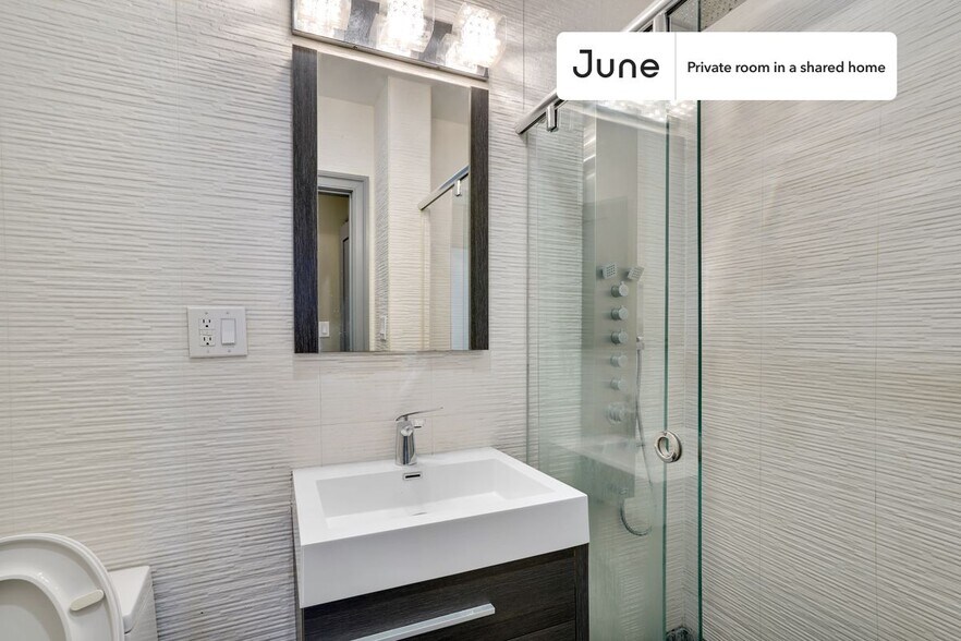 Building Photo - Room in Shared 3 bed/1 bath home in East Village