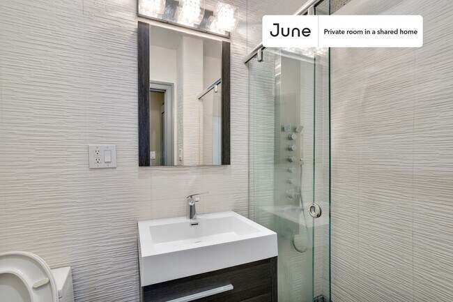 Building Photo - Room in Shared 3 bed/1 bath home