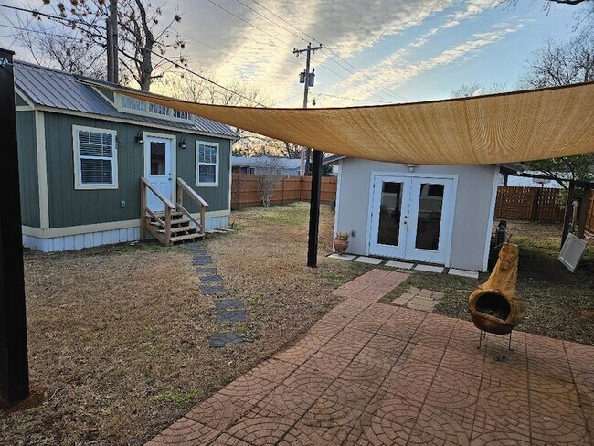 Building Photo - 110 Lexington Rd