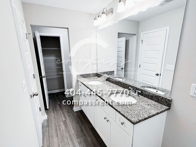 Building Photo - 200 Lyndon Wy NW