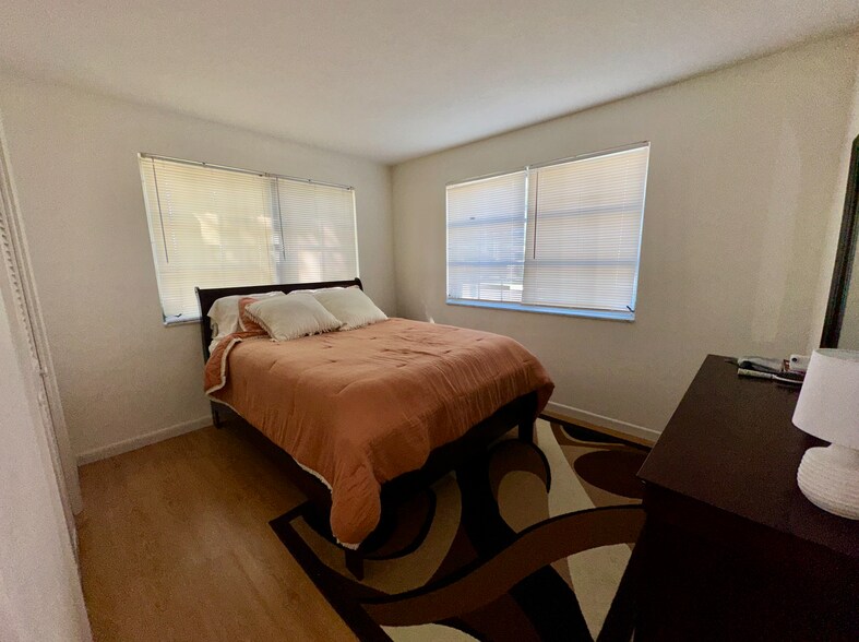 Building Photo - 1821 NE 62nd St