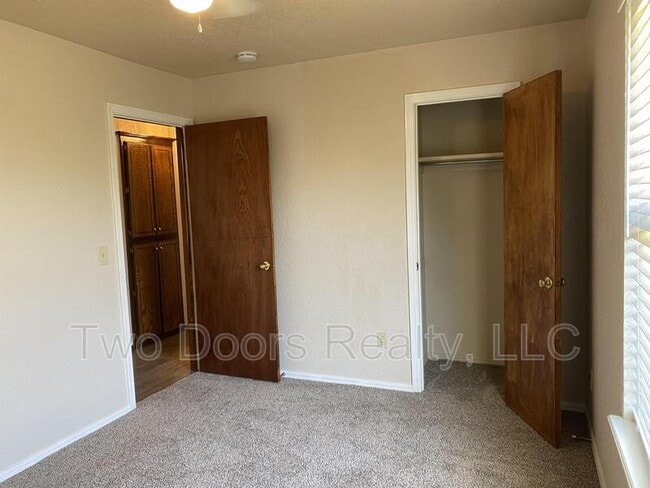 Building Photo - 1121 SW 100th Terrace