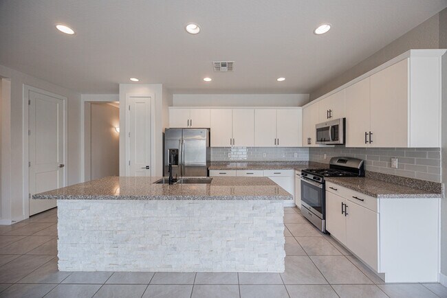 Building Photo - 42381 W Mira Ct