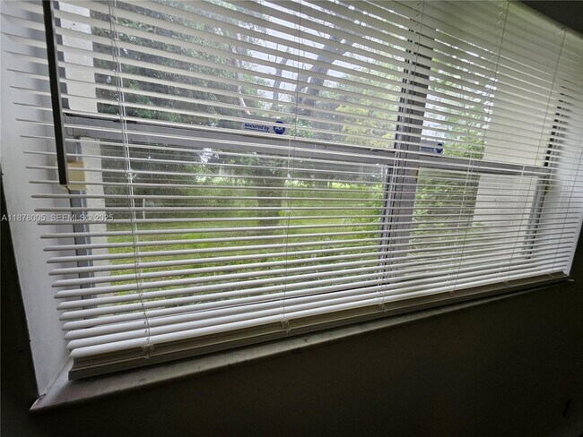 Building Photo - 7820 S Colony Cir