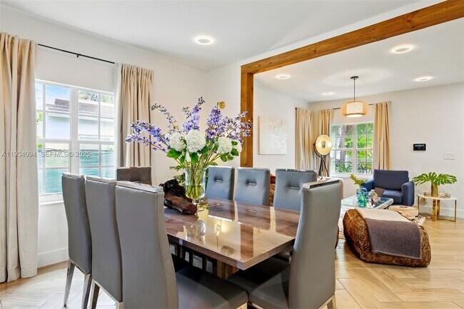 Building Photo - 1363 Biarritz Dr