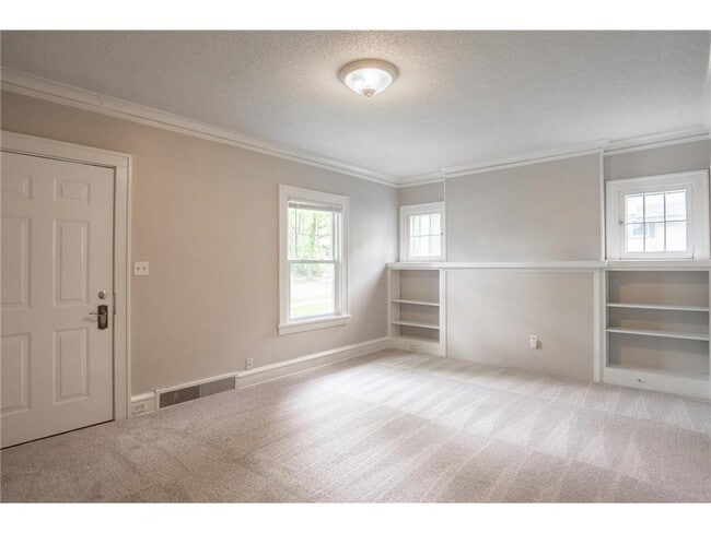 Building Photo - 3555 N Queen Ave