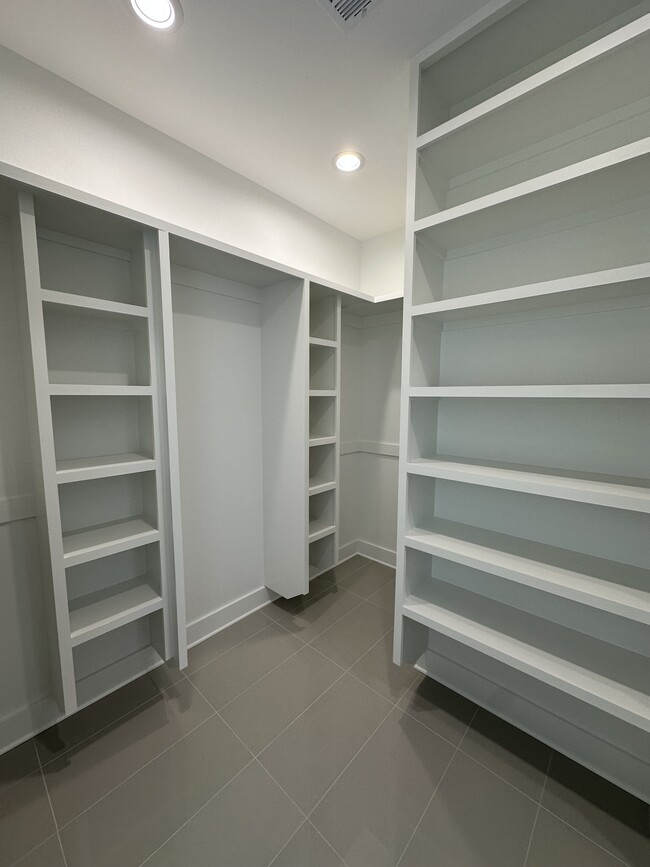 Building Photo - 219 Fox Chase Cir