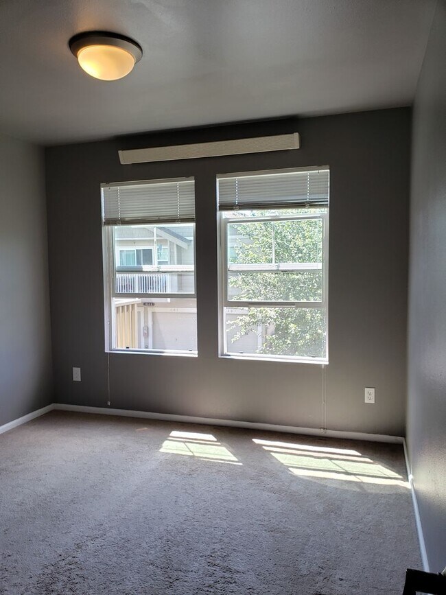Building Photo - 355 Tremont Ave