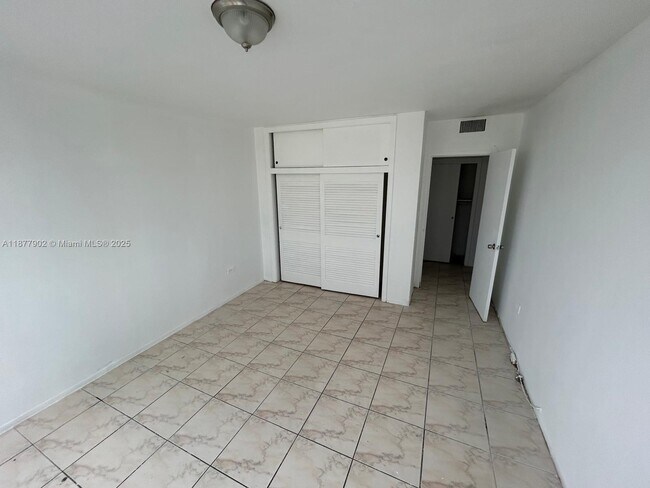 Building Photo - 7545 E Treasure Dr