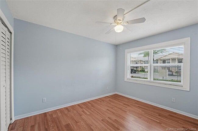 Building Photo - 3151 SE Aster Ln