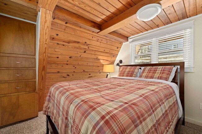 Building Photo - 9063 Mundell Rd