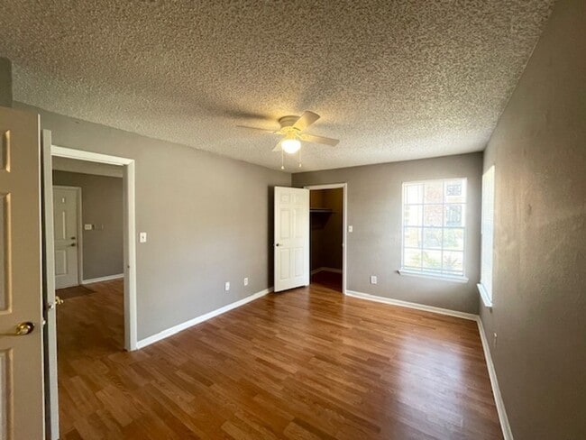 Building Photo - First Floor 1 Bedroom Condo In Orlando Area!
