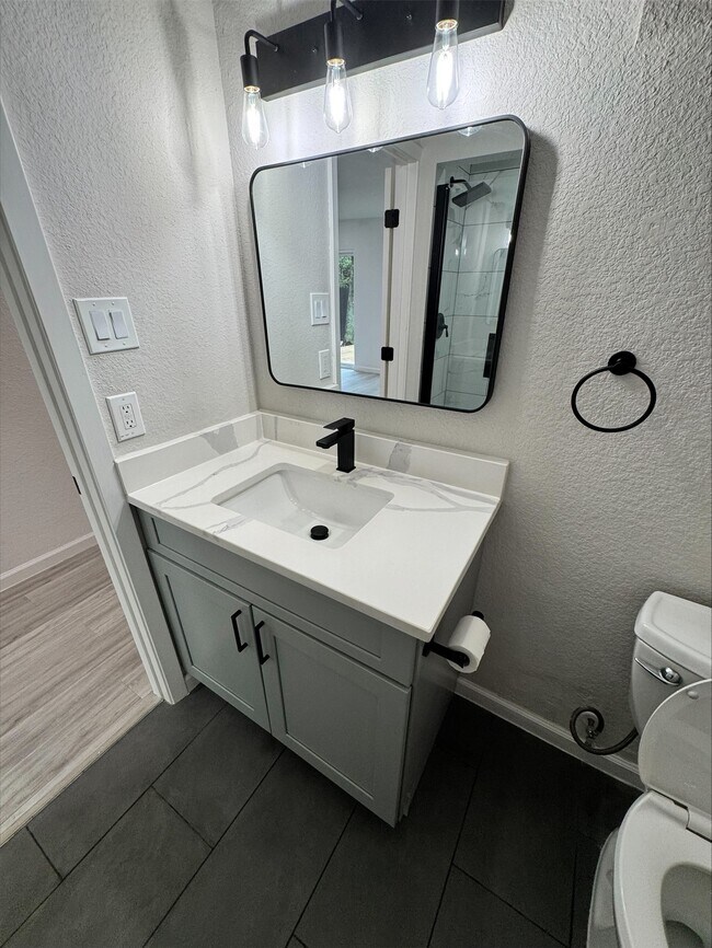 Building Photo - 1004 E Red Cedar Cir