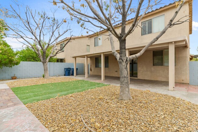 Building Photo - SE!! Pebble and Pollock!! Crystal Springs!...