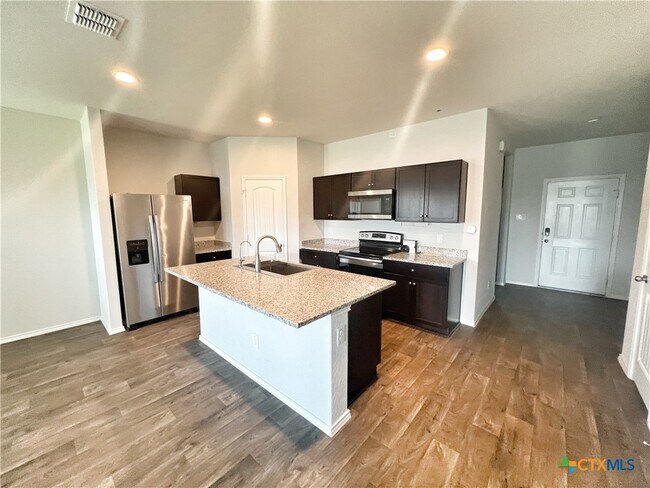 Building Photo - 940 Chachalaca Ct