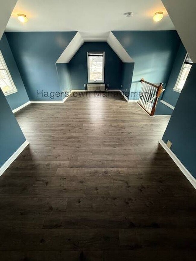 Building Photo - 528 Virginia Ave