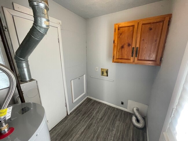 Building Photo - 924 Blue Ridge Dr