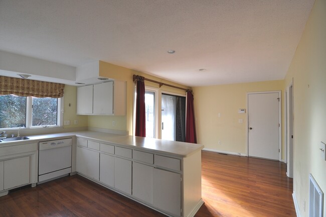 Building Photo - 9405 Hartwick Cir SE