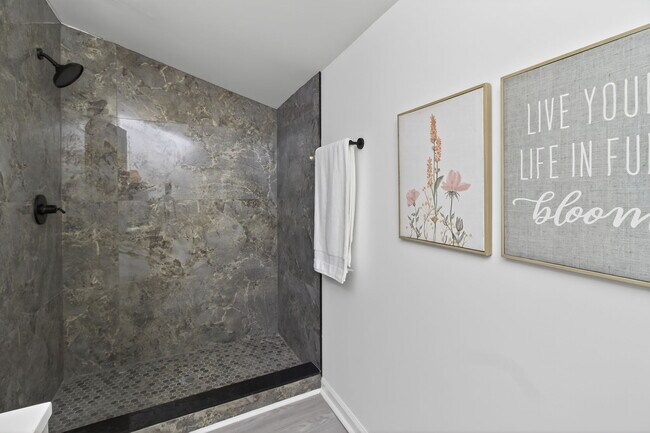 Building Photo - 13648 Track Ln