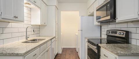 Primary Photo - 2107 Mistletoe Ave