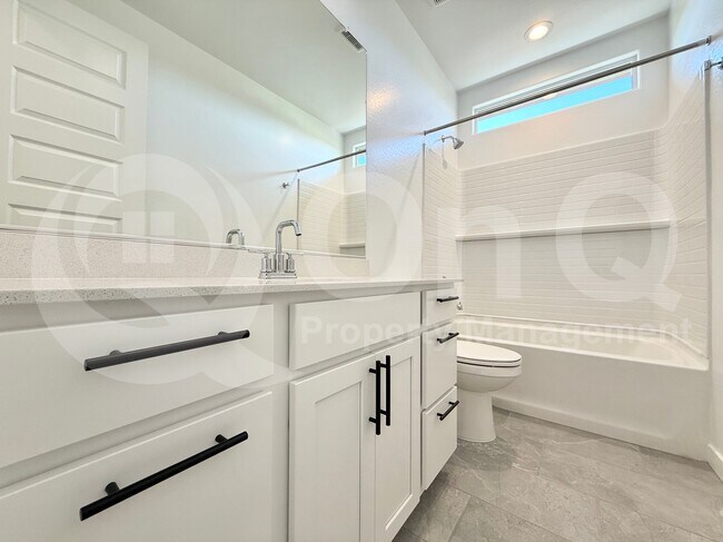 Building Photo - 9543 W Avalon Dr