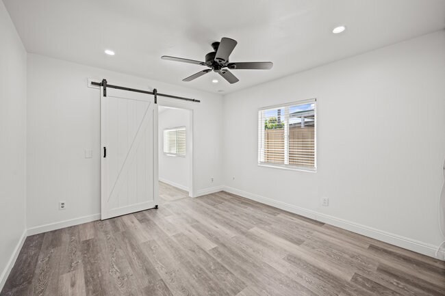 Building Photo - 257 Holiday Way