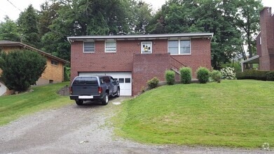 Building Photo - Nicely Renovated 2 Bedroom/2 Bath in Bon ...