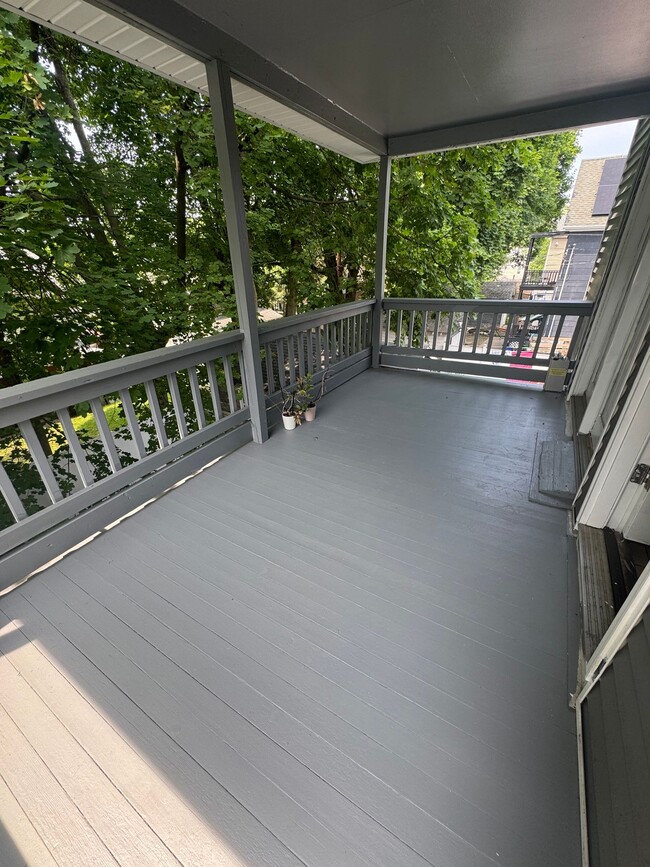 Building Photo - Stunning Renovated 6-Bedroom Home Near Dow...