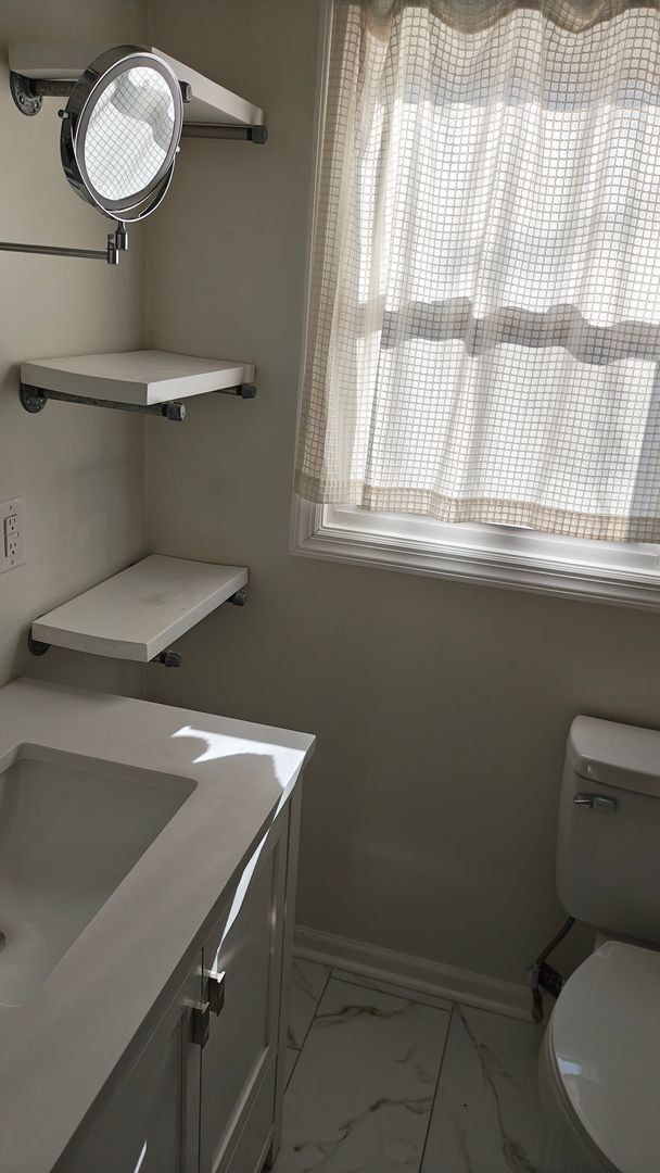 Building Photo - 3 Bed, 1 Bath House in Newport News!