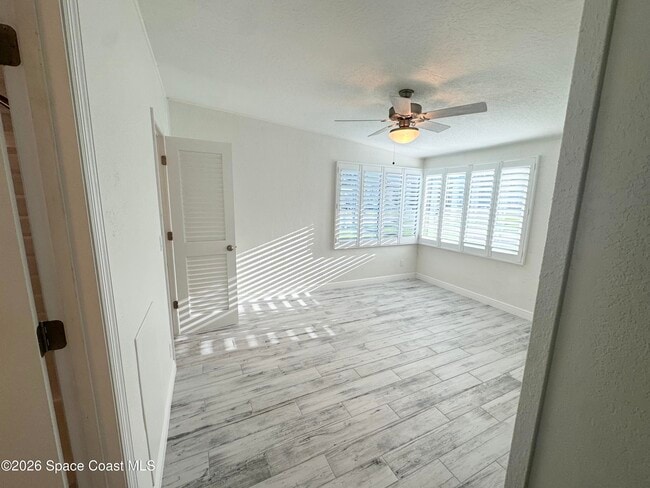 Building Photo - 249 Palm Ln