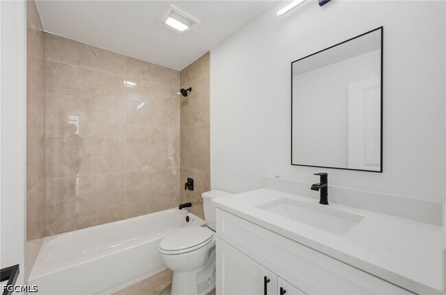 Building Photo - 2105 NE 1st Ave