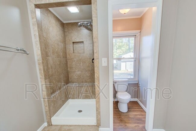 Building Photo - 200 Cynthia Dr