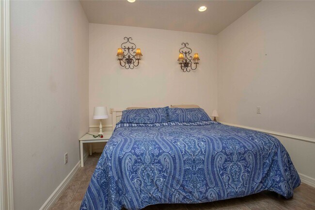 Building Photo - 25219 Hideaway Run Dr
