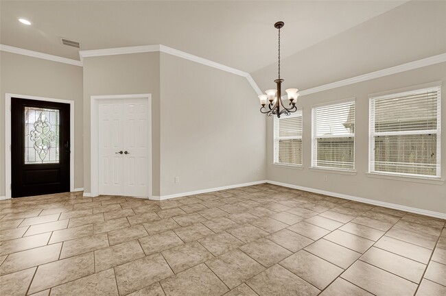 Building Photo - 2414 Willow Fall Ln