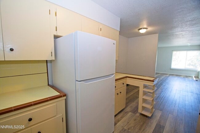 Building Photo - 3103 Lakeside Dr