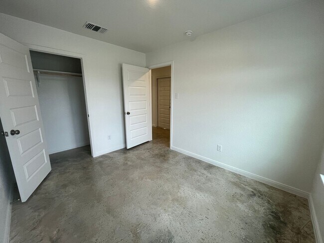 Building Photo - 912 Wax Myrtle Ct