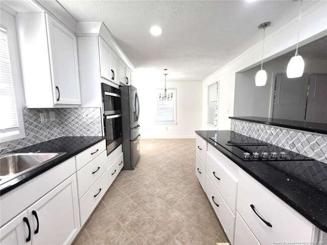 Building Photo - 216 Country Club Dr