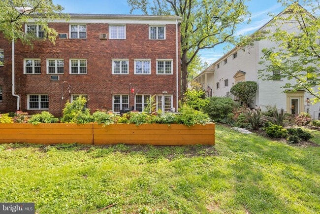 Building Photo - 3400 Gunston Rd