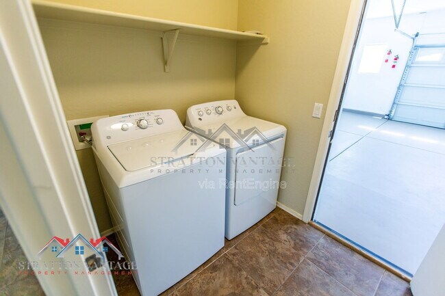 Building Photo - 17932 W Caribbean Ln