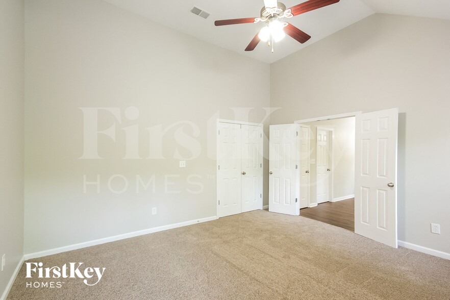 Building Photo - 5779 Chatham Cir NW