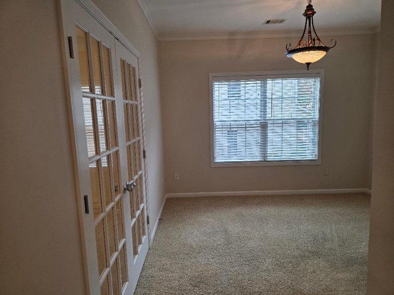 Building Photo - 2143 Somerset Pl SE